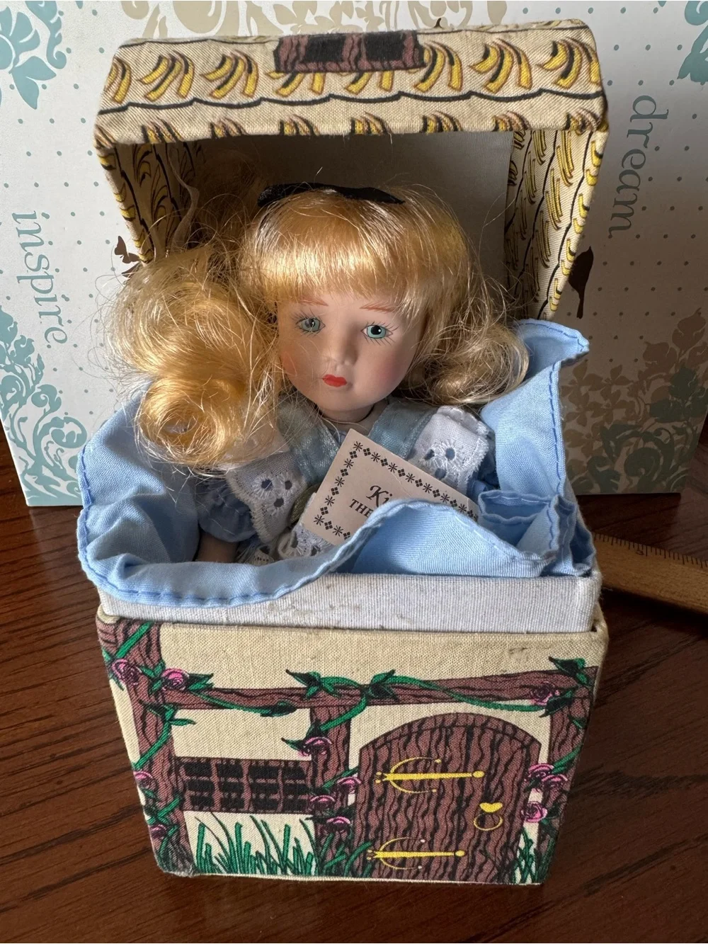 Alice In Wonderland Doll Kingstate Porcelain In House Cottage Box Vintage